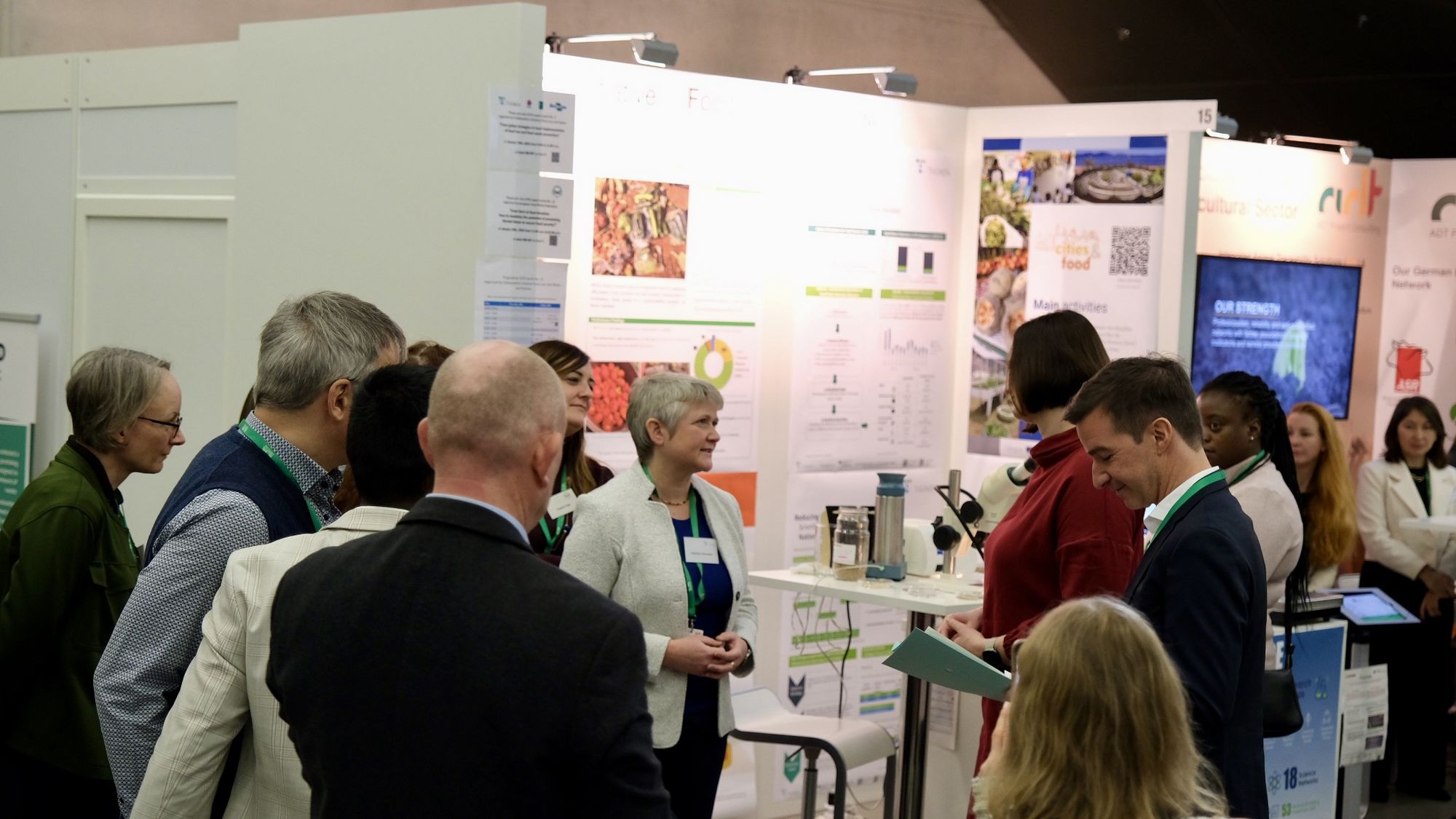 Initiative`s Coordinator Felicitas Schneider (Thünen Institute) explains the exhibited examples to the German Parliamentary State Secretary, Ms Claudia Müller, surrounded by the collaboration partners.