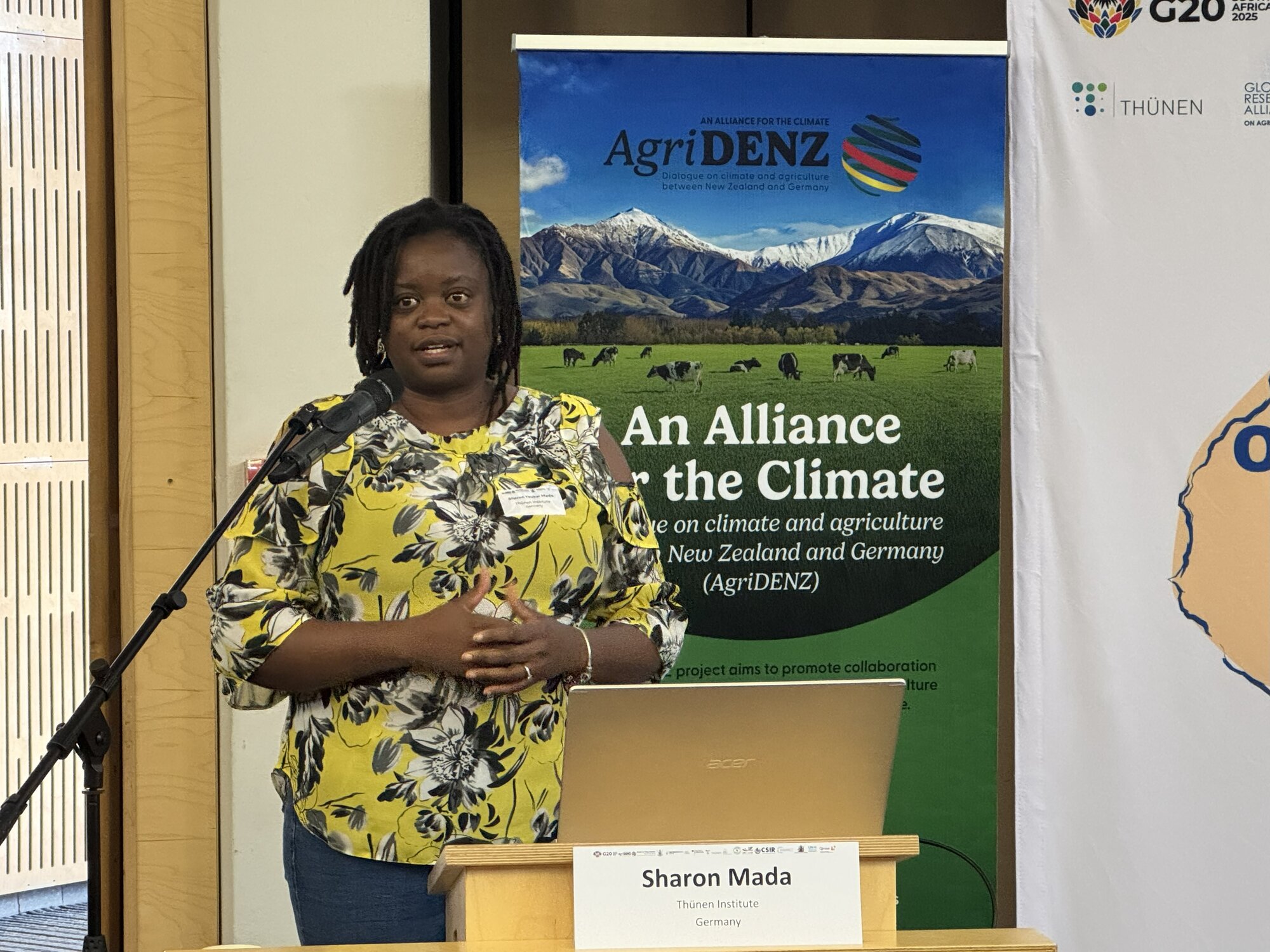 Sharon Mada (Thünen Institute, Germany) explaining her research results from Zimbabwe