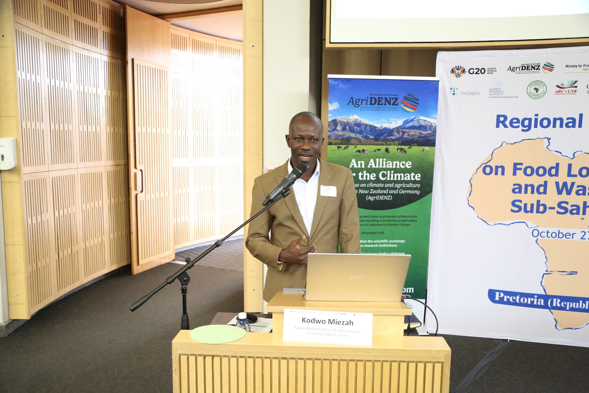 Kodwo Miezah from Kwame Nkrumah University of Science and Technology (KNUST), Ghana presenting