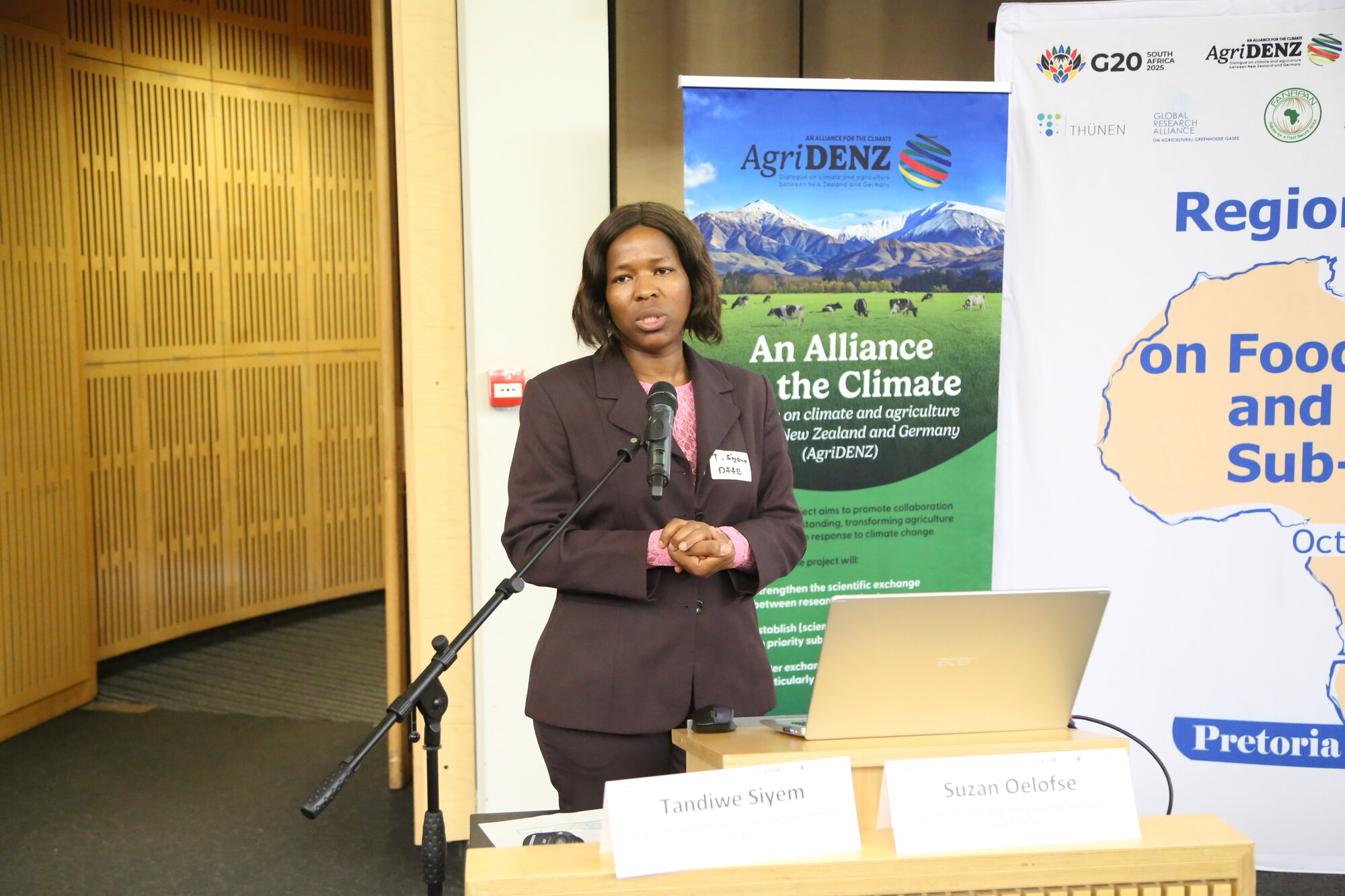 Tandiwe Siyem delivering her presentation