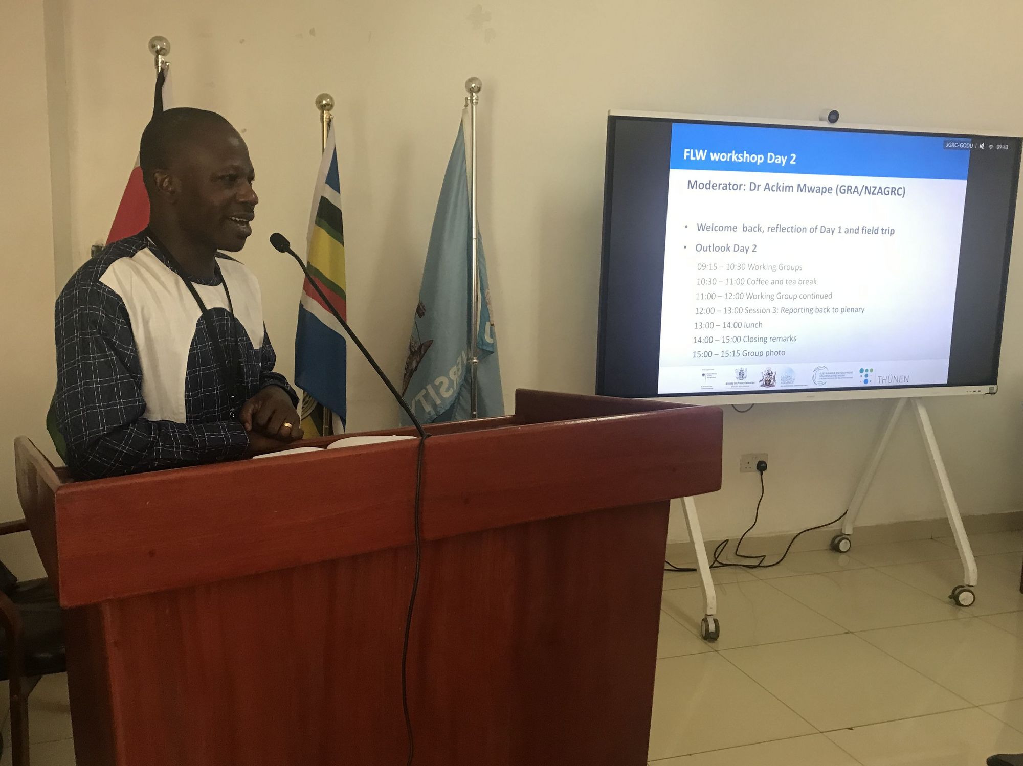 Dr Miezah Kodwo shares his experiences from the field trip to Upper Kabete campus with the participants.