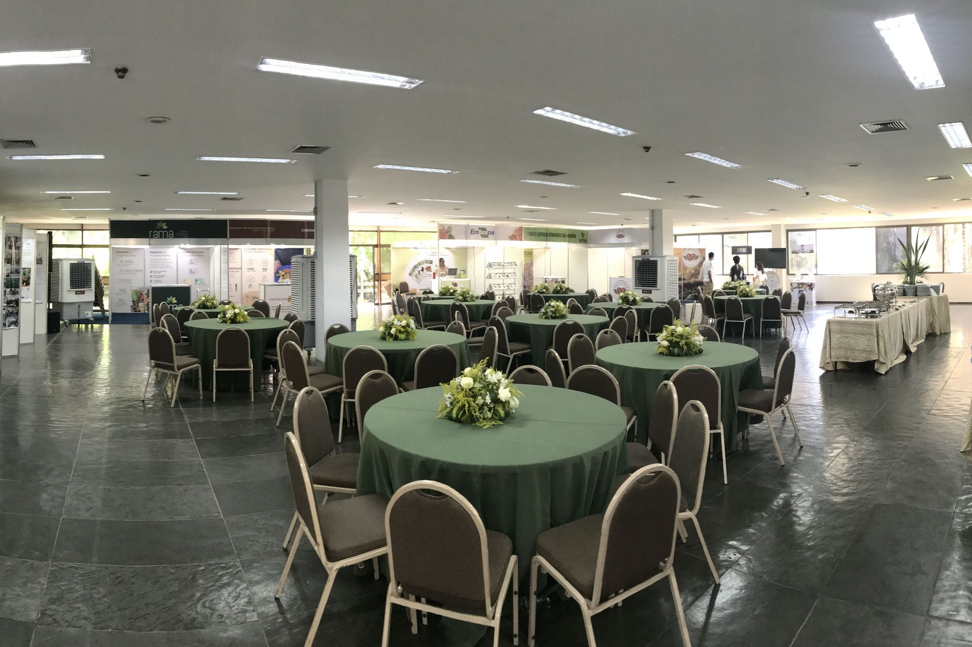 Exhibition and lunch break area at the Regional Workshop on Food Loss and Waste prevention in LAC region at Embrapa headquarter.