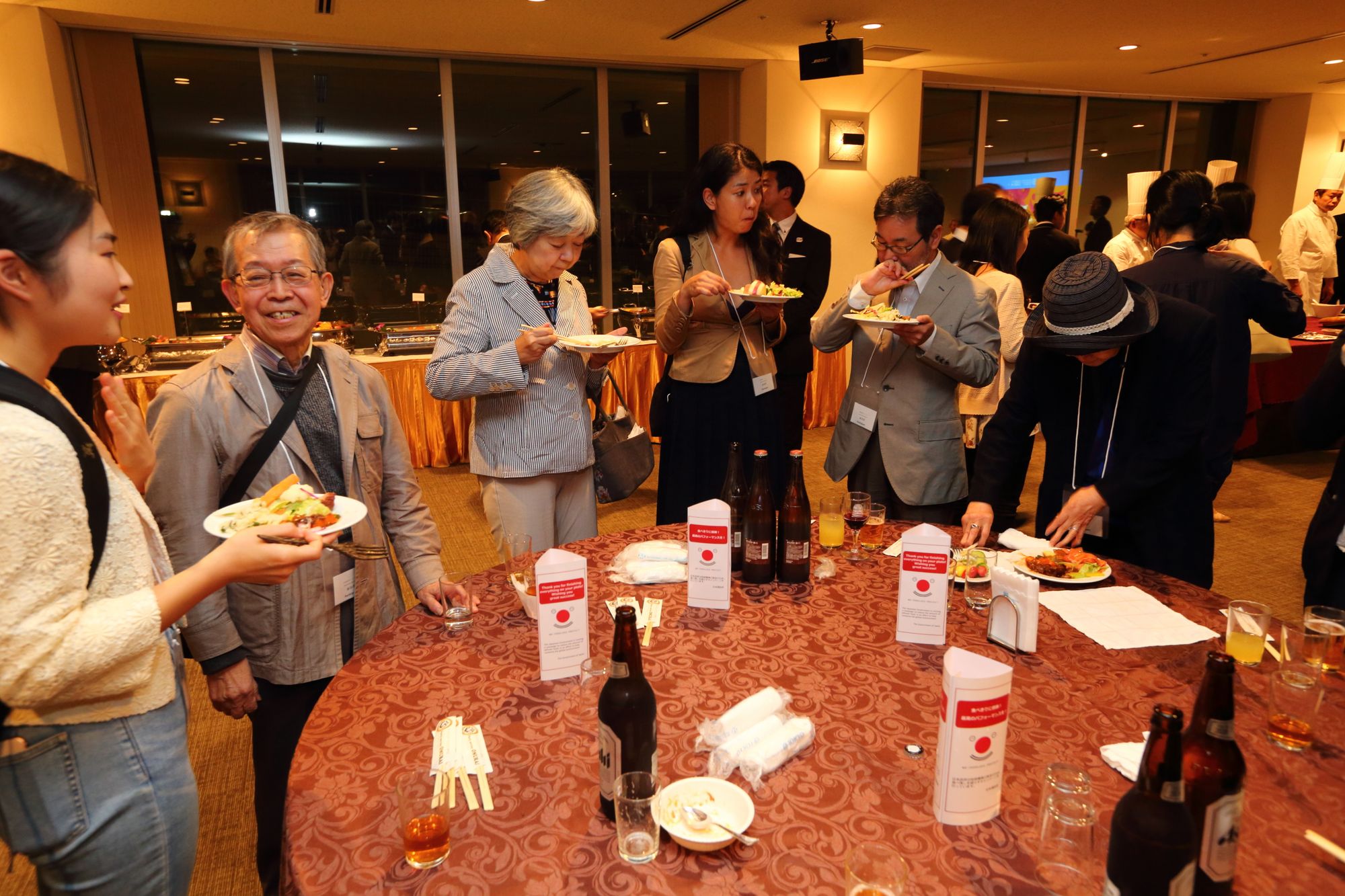 Participants enjoying the welcome reception while the No-Foodloss project stickers on the tables remembers to finish everything on the plate.