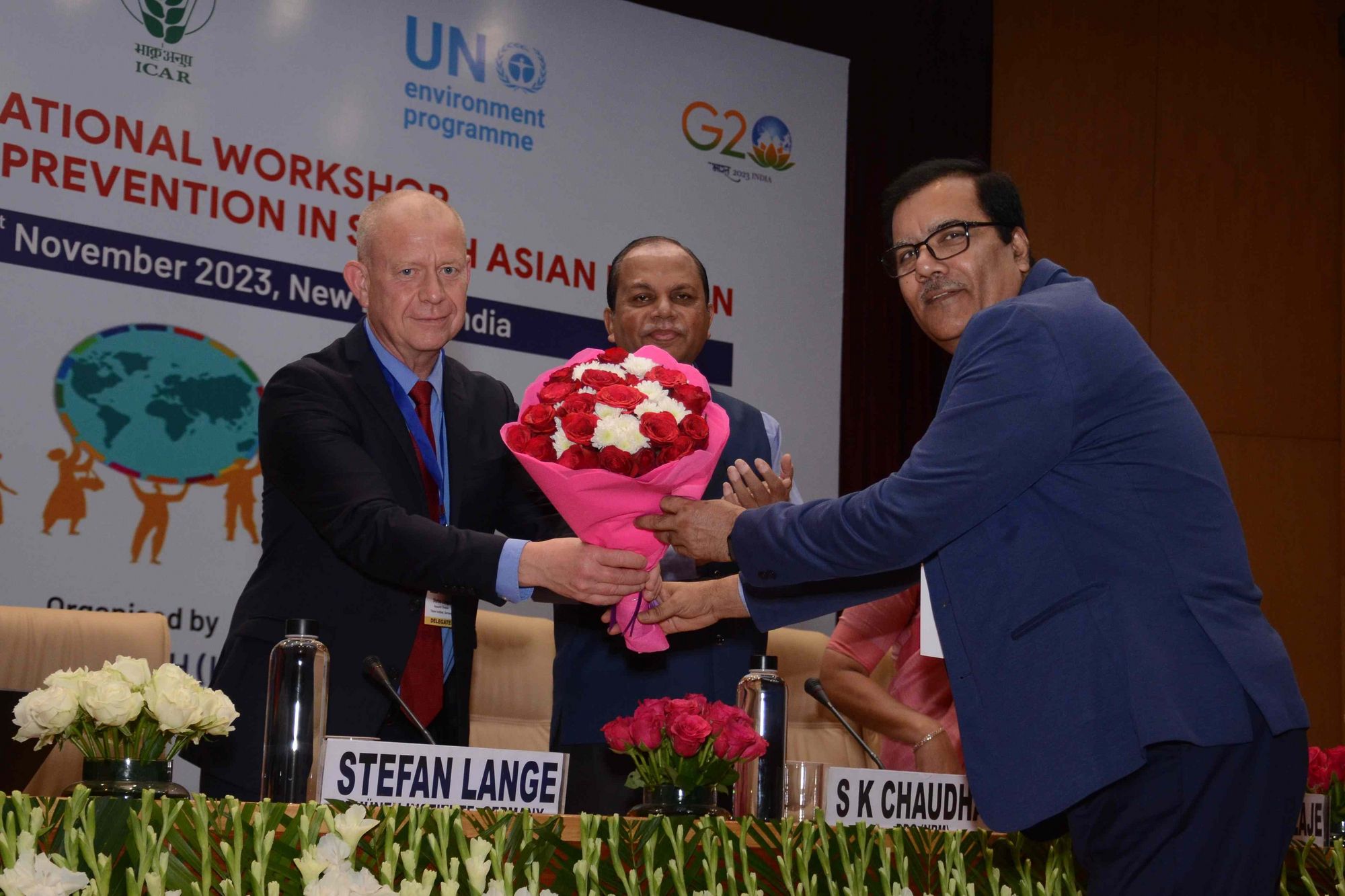 Mr Stefan Lange, Thünen research director, receives flowers by Dr SN Jha, Deputy Director General, and Dr SK Chaudhari, Deputy Director General, both Indian Council of Agricultural Research. 