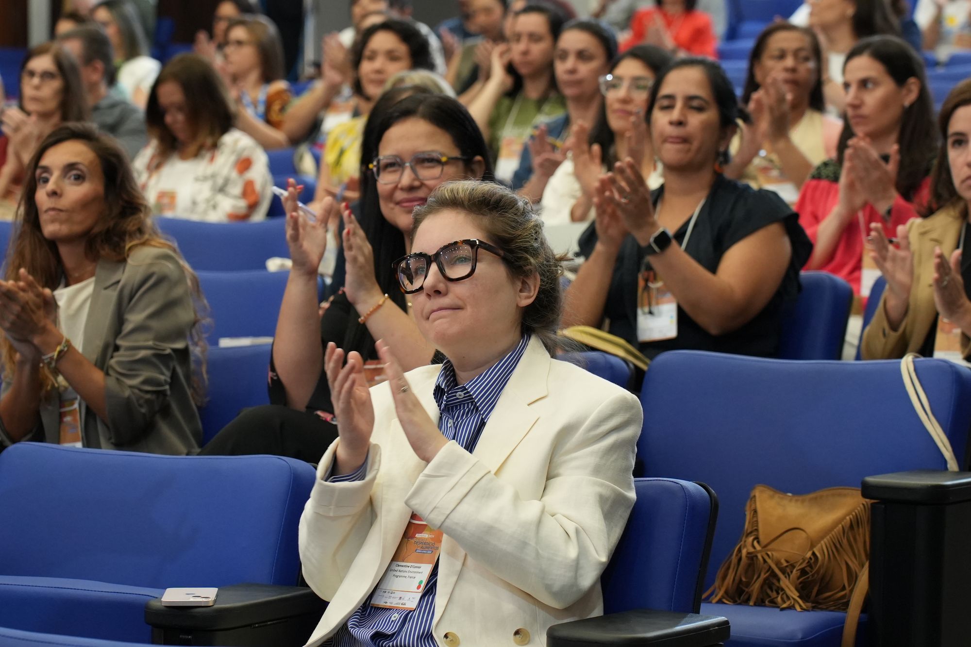 Participants appreciate the speeches of the opening session.
