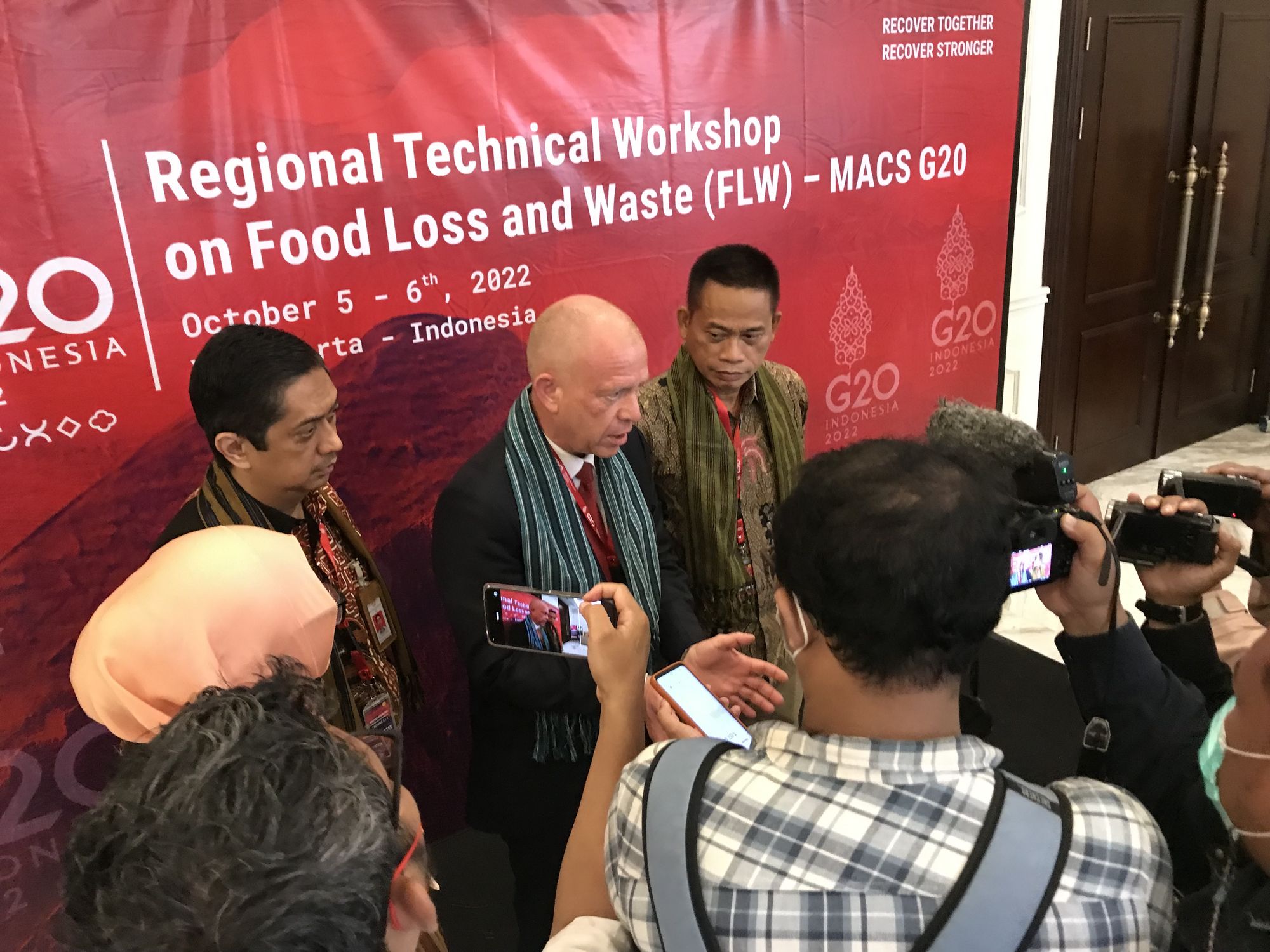 Dr Prayudi Syamsuri, director of ICAPRD, Stefan Lange and Prof Fadjry Djufry, director general of Indonesian Agency for Agricultural Research and Development (IAARD) surrounded by media representatives.