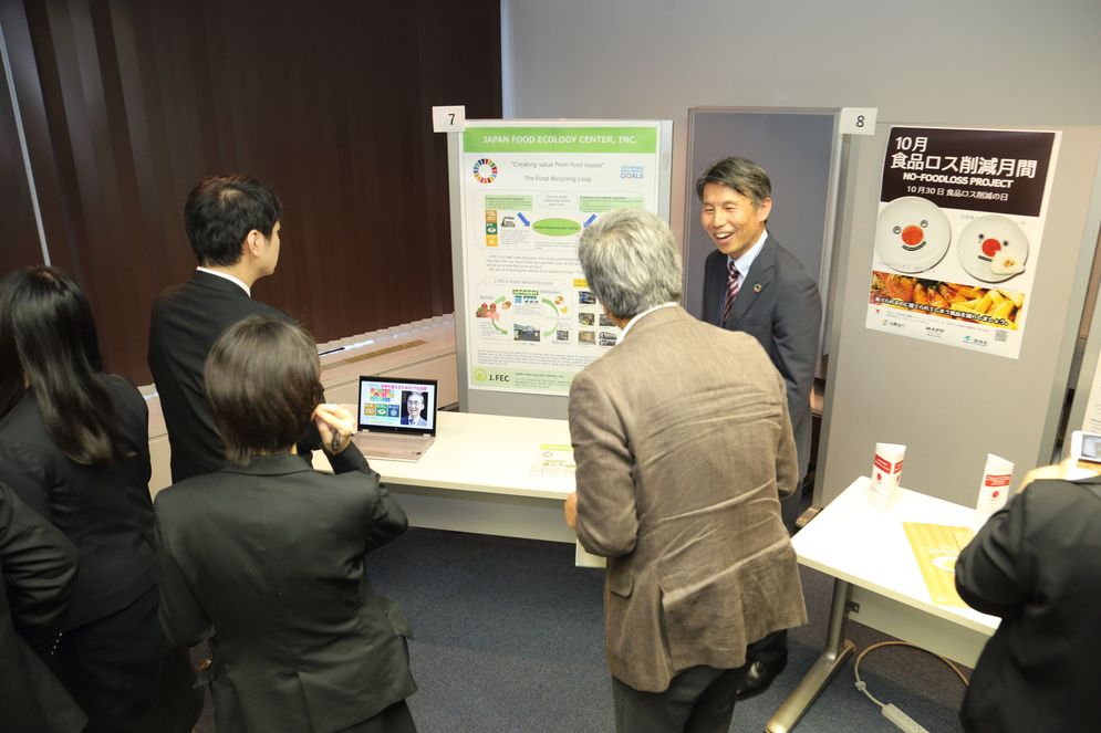 Japan Ecology Center, represented by Mr. Dr. Koichi Takahashi, provided information related to “Utilisation of food waste to livestock feed” for the participants.