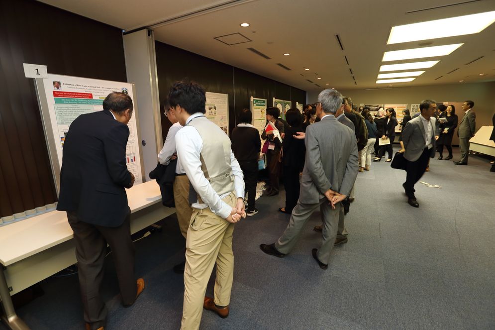 The poster session provided room for detailed discussions on further FLW prevention as well as utilization and recycling options and individual contact among international participants.