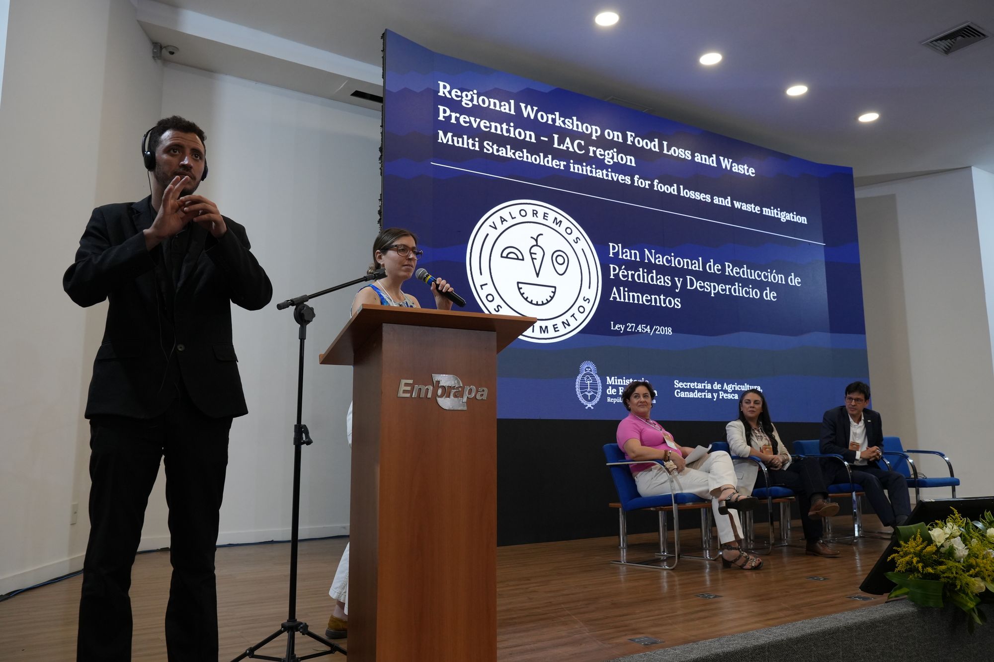 The panel of session 1 chaired by Dr Gustavo Porpino (Embrapa).