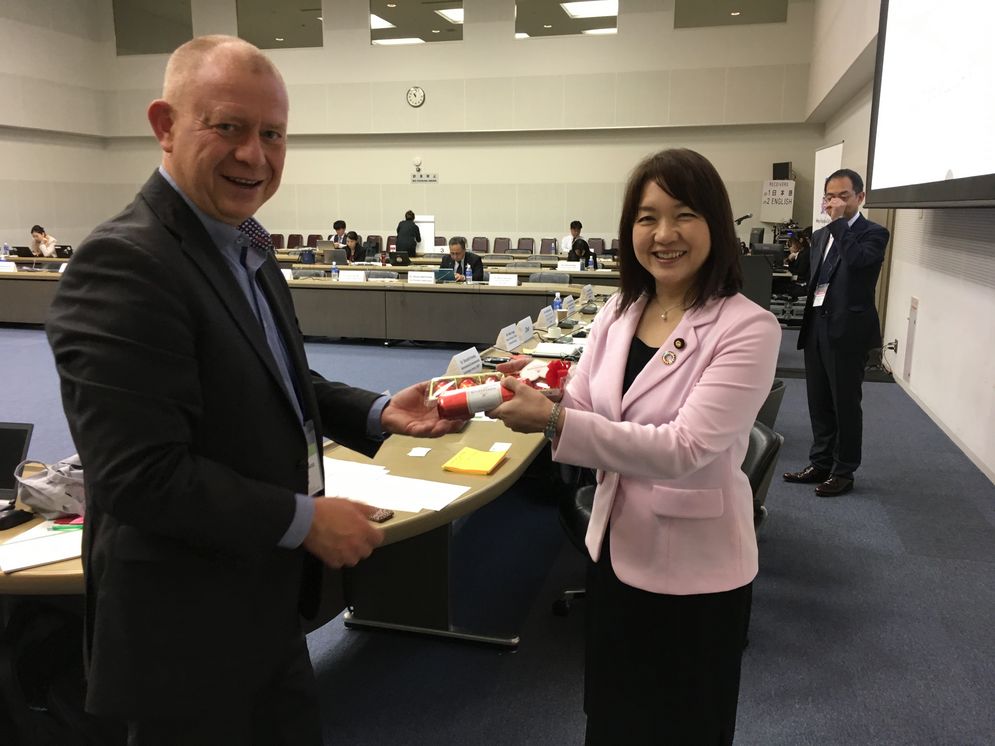 Mr. Stefan Lange, Research Coordinator at Thünen Institute, thanked Ms. Toshiko Takeya, Member of the House of Councillors, for her valuable participation in the FLW workshop and presentated German specialities.