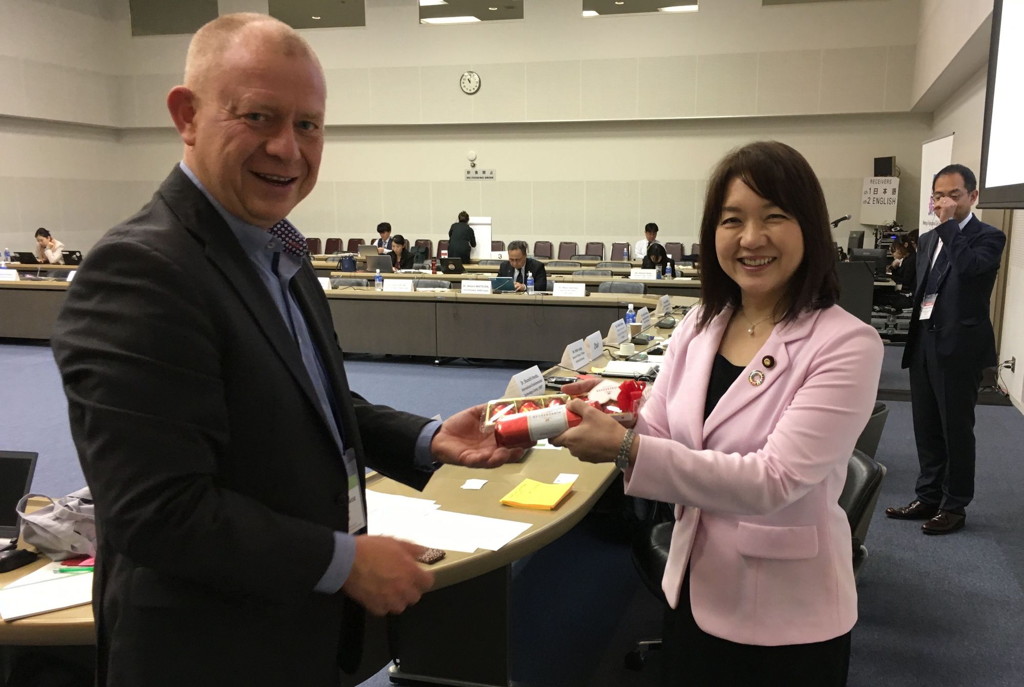Mr. Stefan Lange, Research Coordinator at Thünen Institute, thanked Ms. Toshiko Takeya, Member of the House of Councillors, for her valuable participation in the FLW workshop and presentated German specialities.