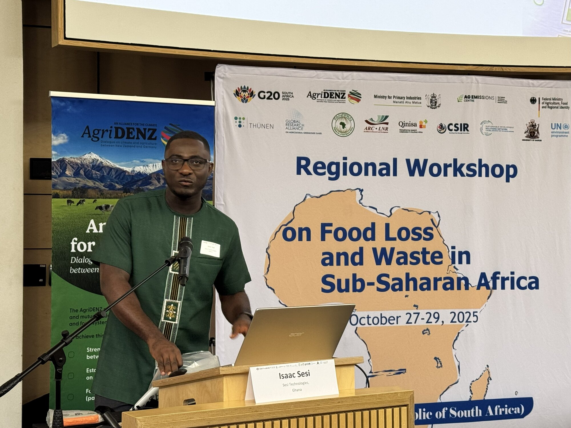 Isaac Sesi (Sesi Technologies, Ghana) sharing his business model in session 3