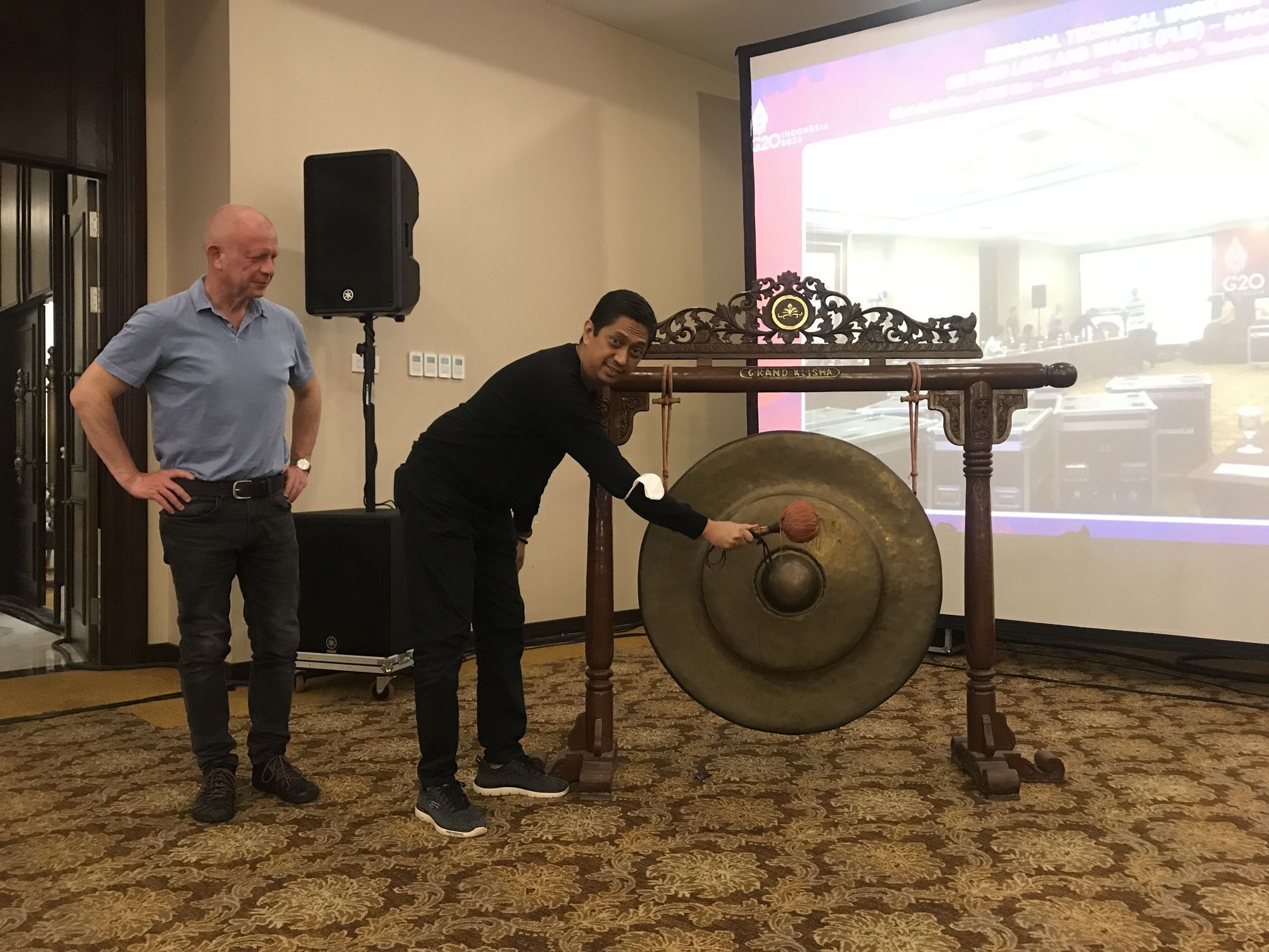 Stefan Lange and Dr Prayudi Syamsuri, director of ICAPRD, testing the gong used for workshop opening ceremony at final rehearsal.