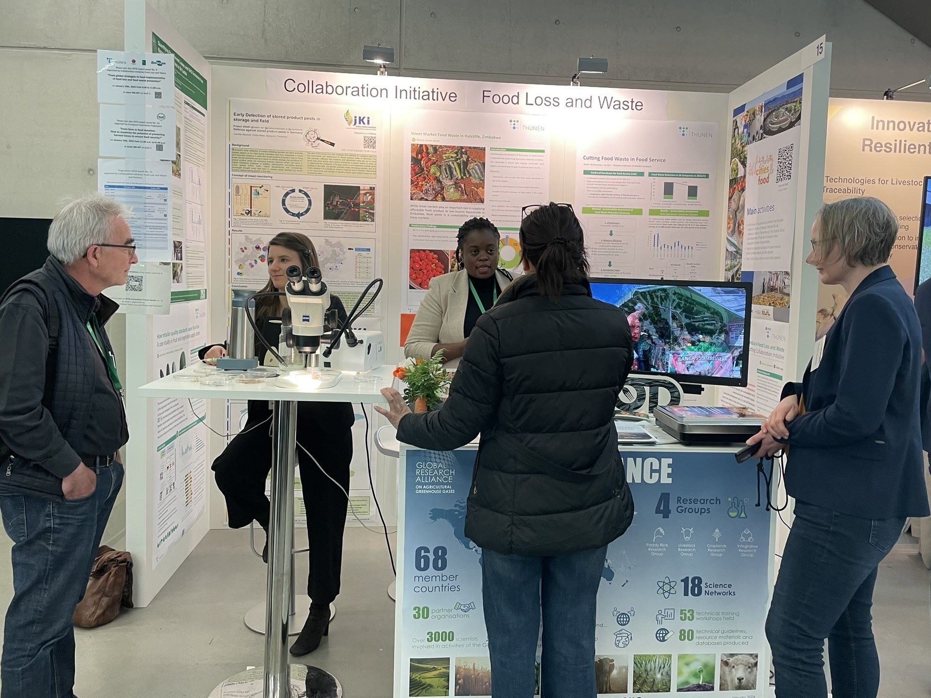 The photo shows Camilla Albrecht (Julius Kühn-Institute) and Sharon Mada (Thünen Institute) explaining visitors their research results at the GFFA stall.